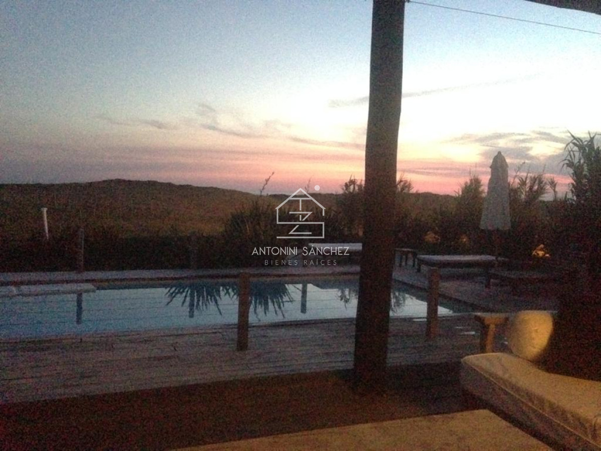Casa ID.1844 - Venta Casa en primera línea al mar, Punta Ballena 