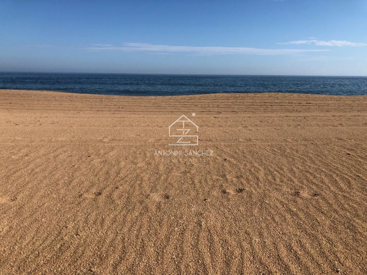 Casa ID.1844 - Venta Casa en primera línea al mar, Punta Ballena 