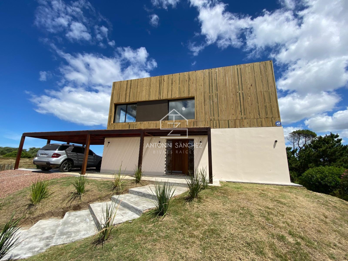 Casa ID.1852 - Venta casa en zona Chihuahua Punta Ballena 
