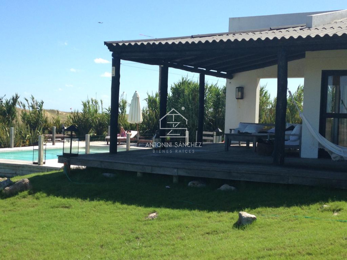 Casa ID.1844 - Venta Casa en primera línea al mar, Punta Ballena 