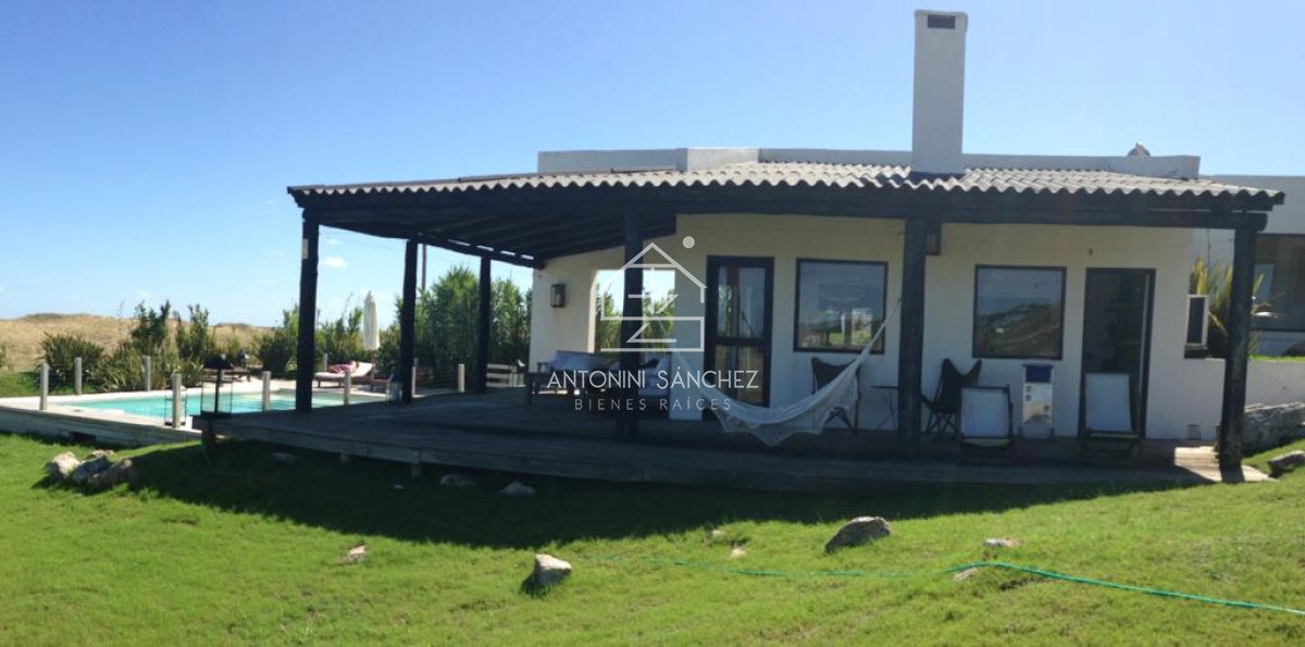 Casa ID.1844 - Venta Casa en primera línea al mar, Punta Ballena 