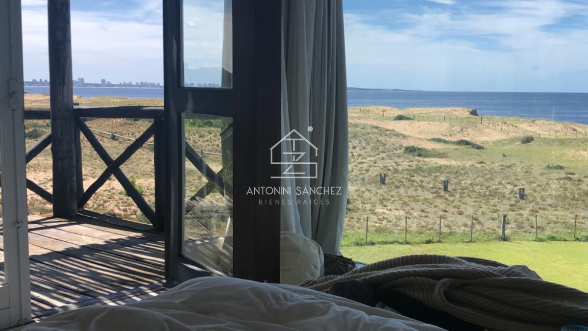 Casa ID.1844 - Venta Casa en primera línea al mar, Punta Ballena 