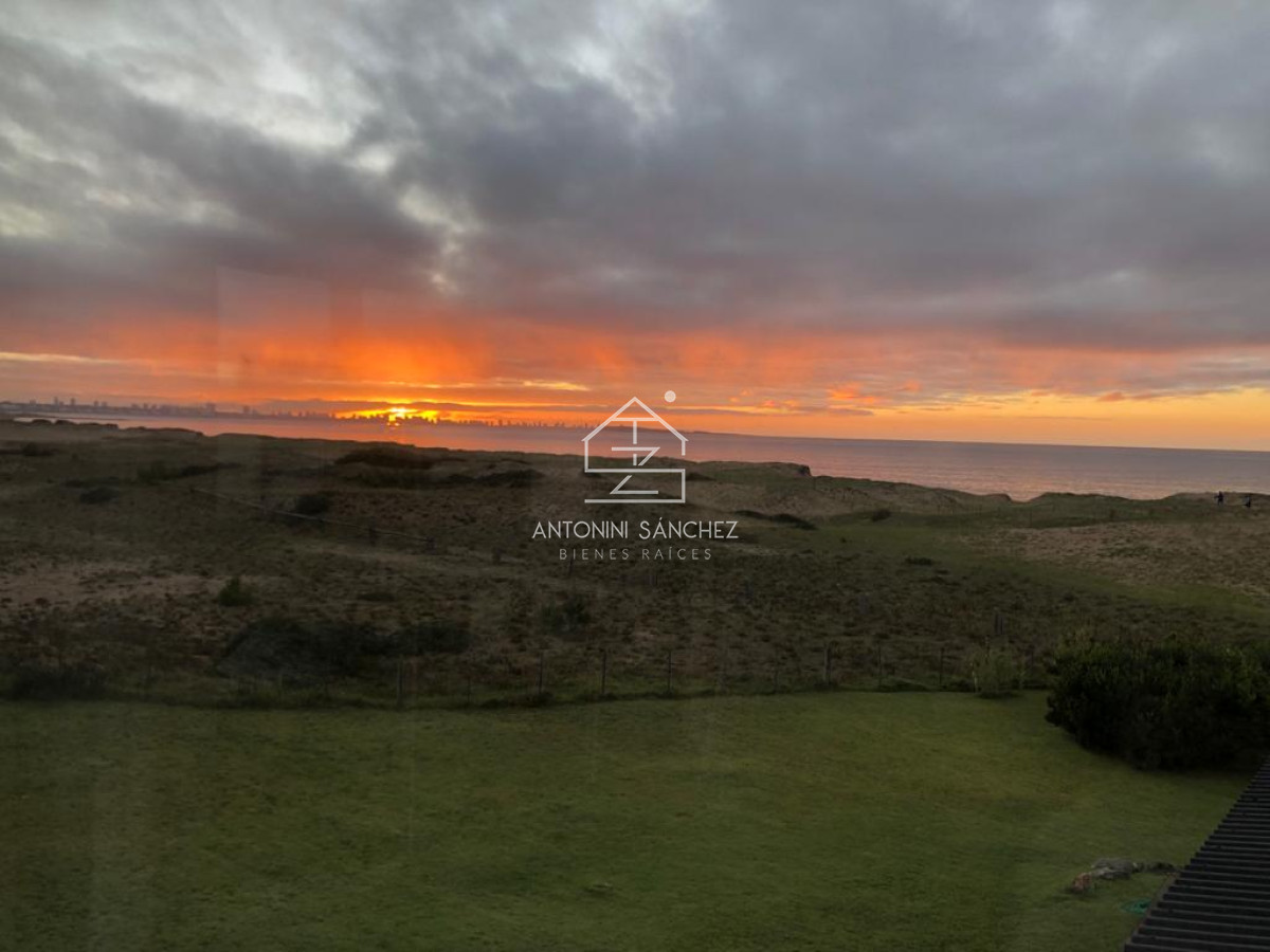 Casa ID.1844 - Venta Casa en primera línea al mar, Punta Ballena 