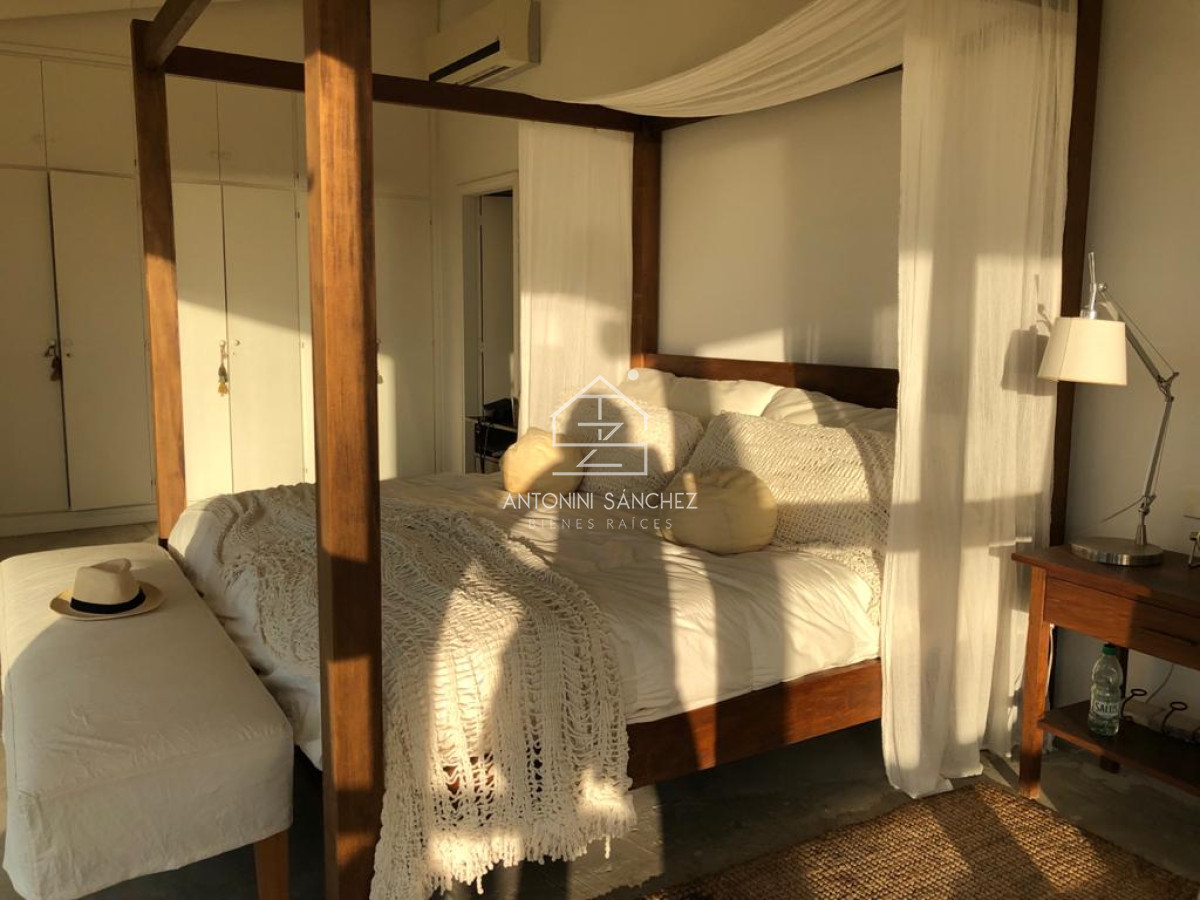 Casa ID.1844 - Venta Casa en primera línea al mar, Punta Ballena 