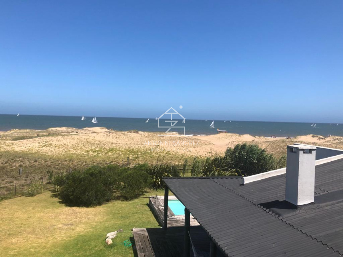 Casa ID.1844 - Venta Casa en primera línea al mar, Punta Ballena 