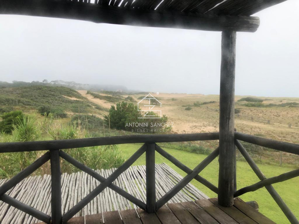 Casa ID.1844 - Venta Casa en primera línea al mar, Punta Ballena 