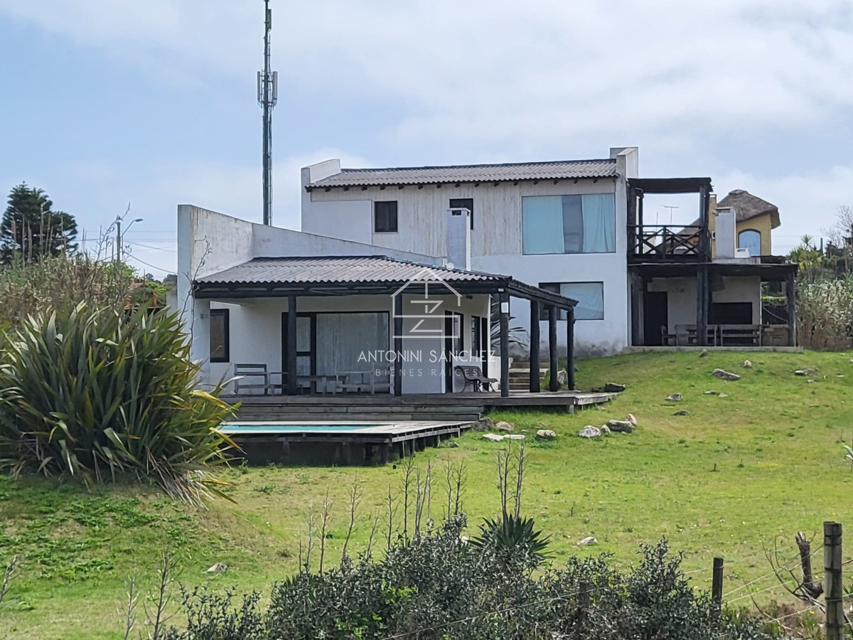 Casa ID.1844 - Venta Casa en primera línea al mar, Punta Ballena 