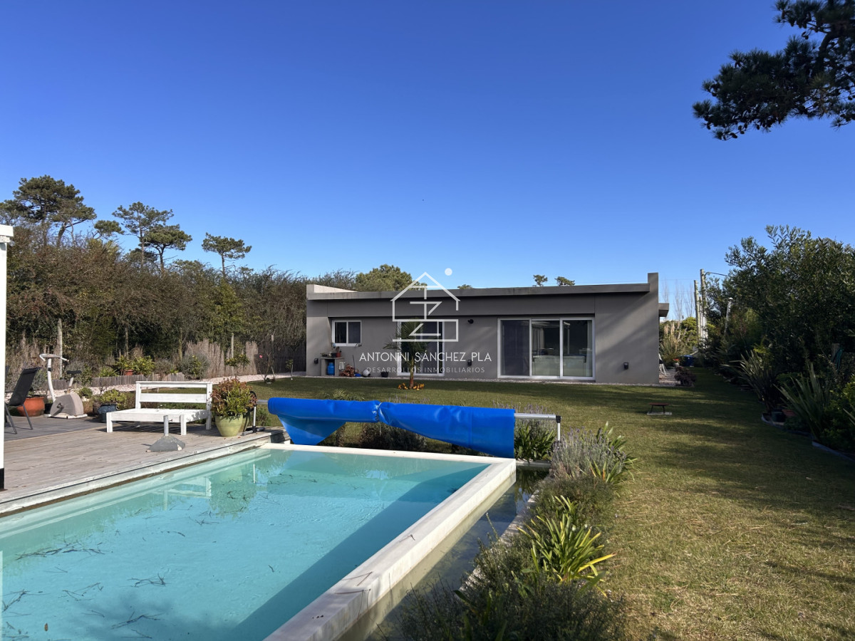 Casa ID.3320 - Venta casa en zona Chihuahua, Punta Ballena 