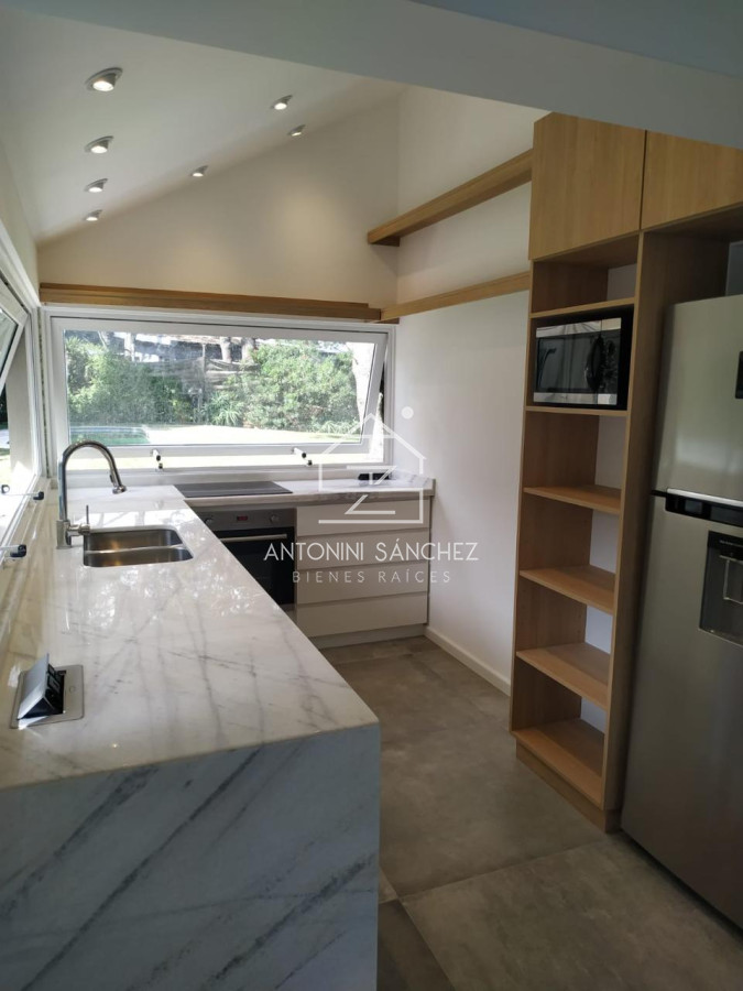 Casa ID.2396 - Casa en alquiler y venta