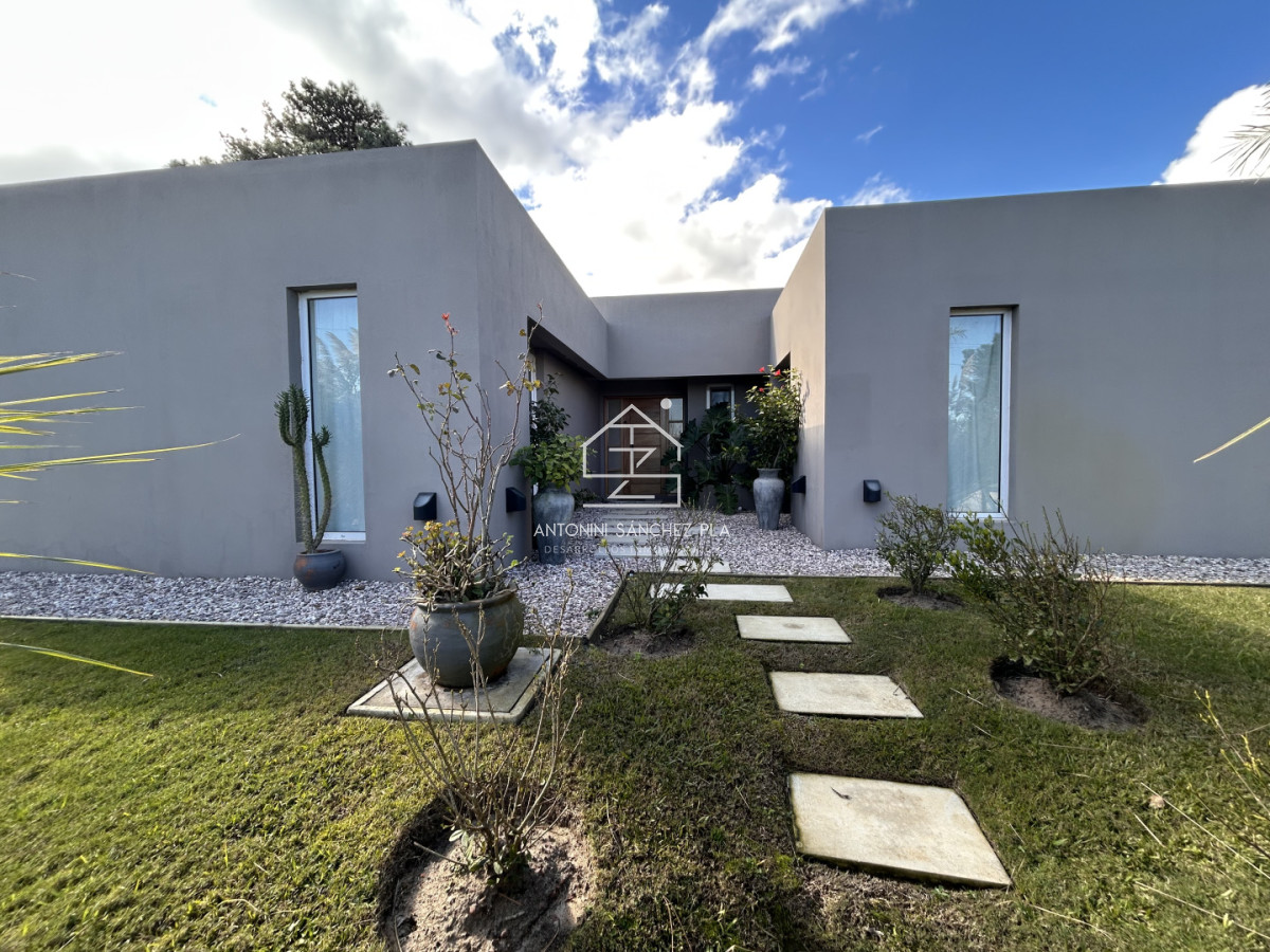 Casa ID.3320 - Venta casa en zona Chihuahua, Punta Ballena 