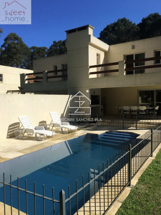 Casa ID.3945 - Casa de 4 dormitorios dentro del Complejo Solanas.