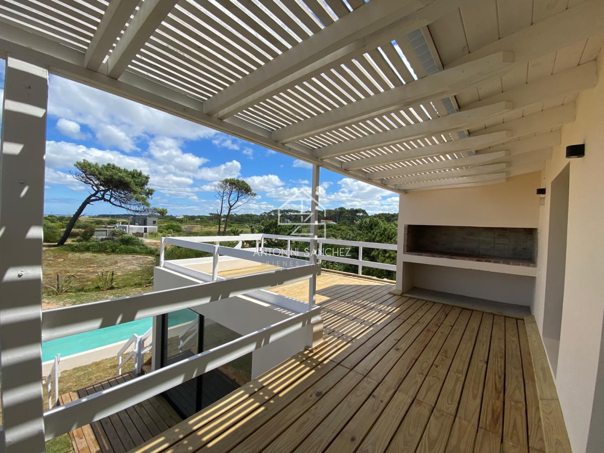 Casa ID.1852 - Venta casa en zona Chihuahua Punta Ballena 