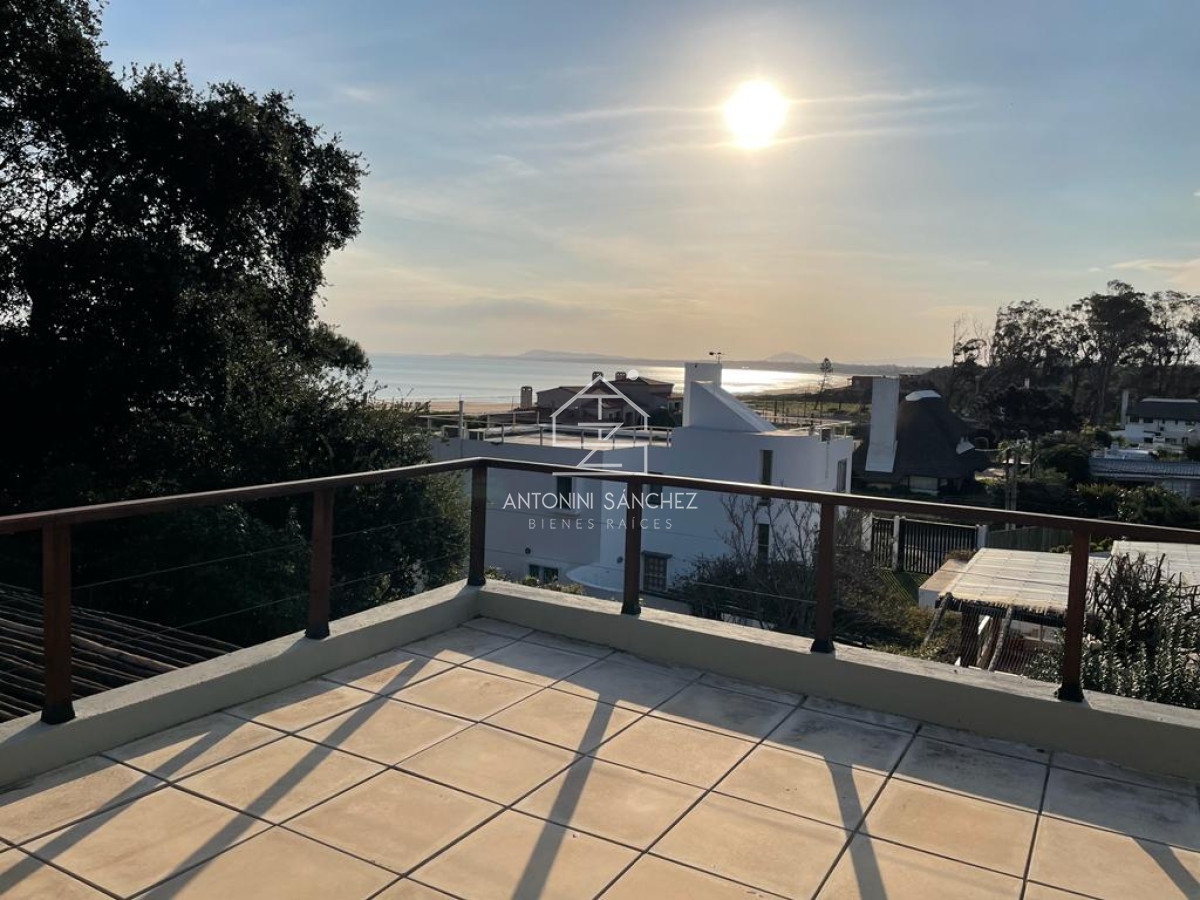 Casa ID.1849 - Venta casa con vista al mar. Punta Ballena 