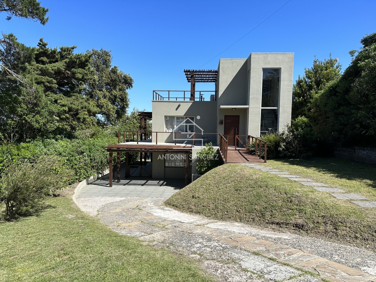Casa ID.1849 - Venta casa con vista al mar. Punta Ballena 