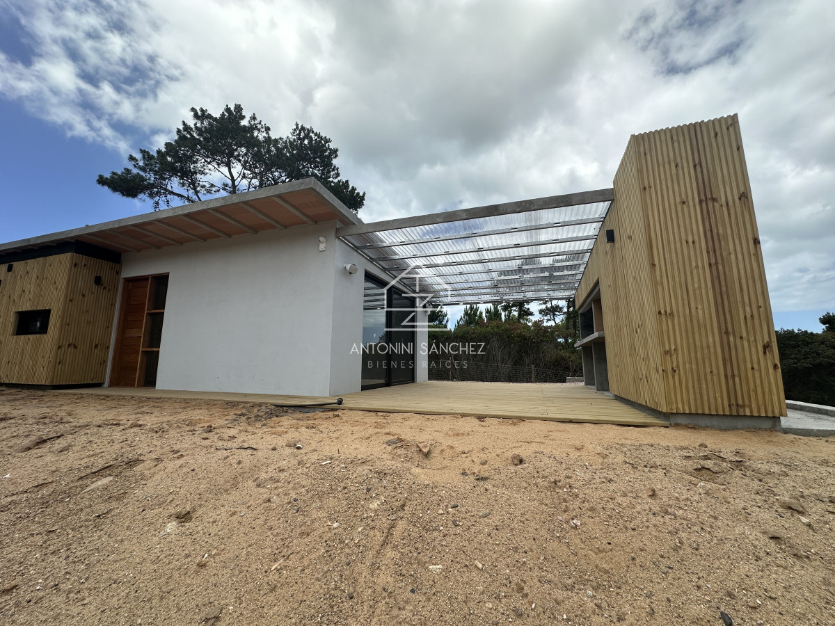 Casa ID.1484 - Venta casa a estrenar en barrio Club del lago Punta Ballena 