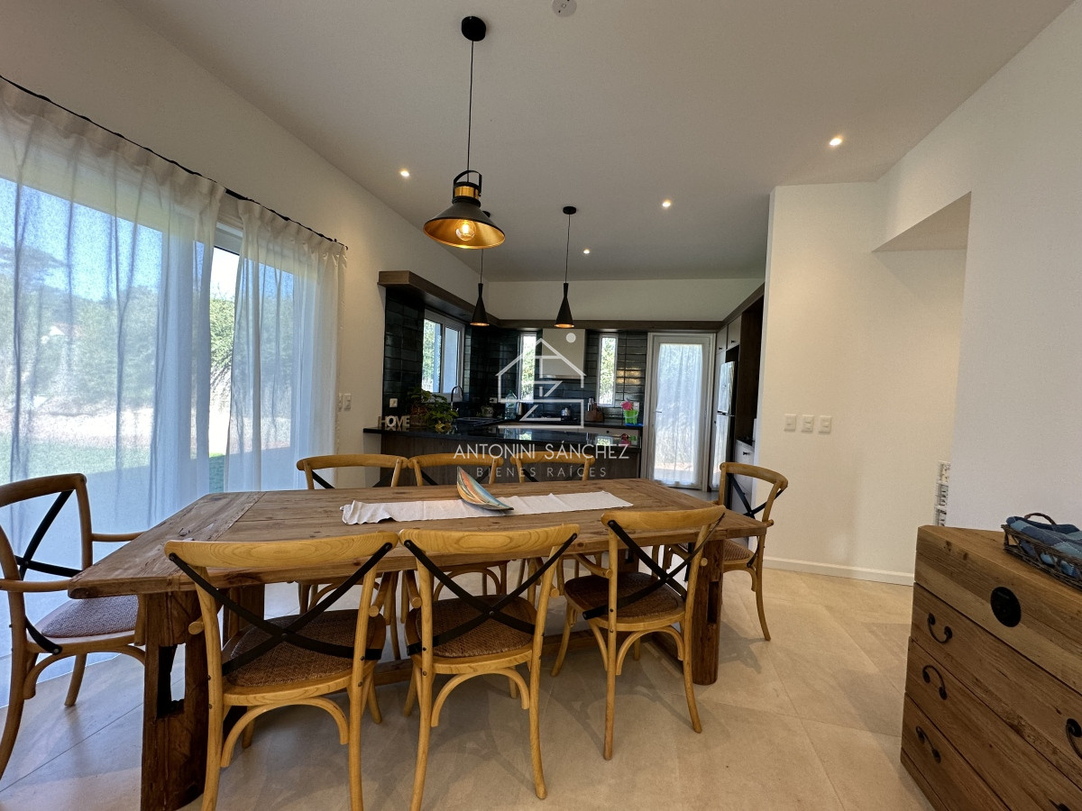 Casa ID.2397 - Venta casa en zona Chihuahua, Punta Ballena 