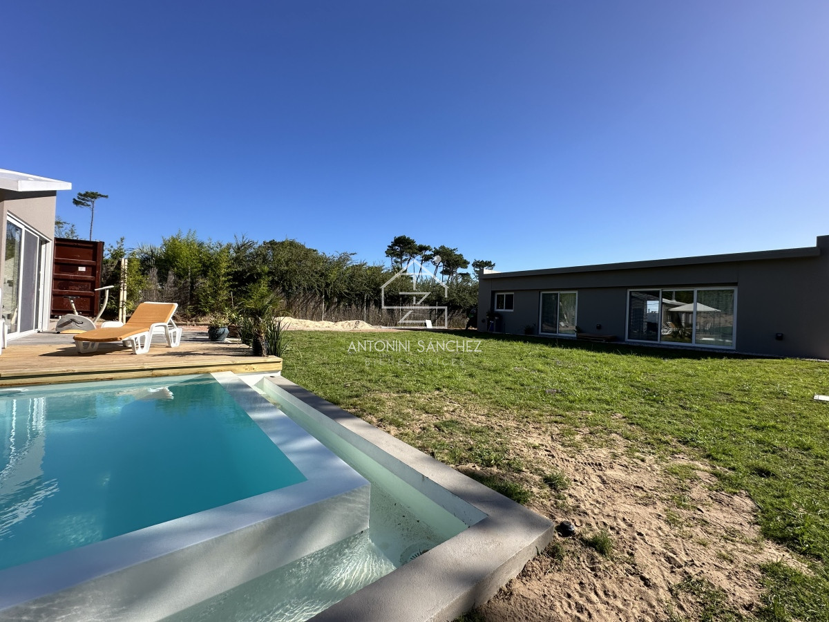 Casa ID.2397 - Venta casa en zona Chihuahua, Punta Ballena 