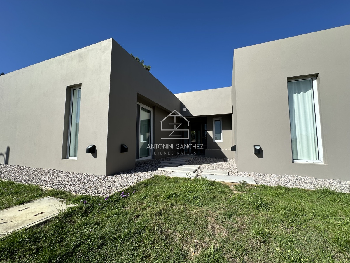 Casa ID.2397 - Venta casa en zona Chihuahua, Punta Ballena 
