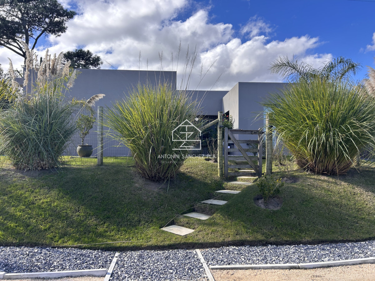 Casa ID.3320 - Venta casa en zona Chihuahua, Punta Ballena 