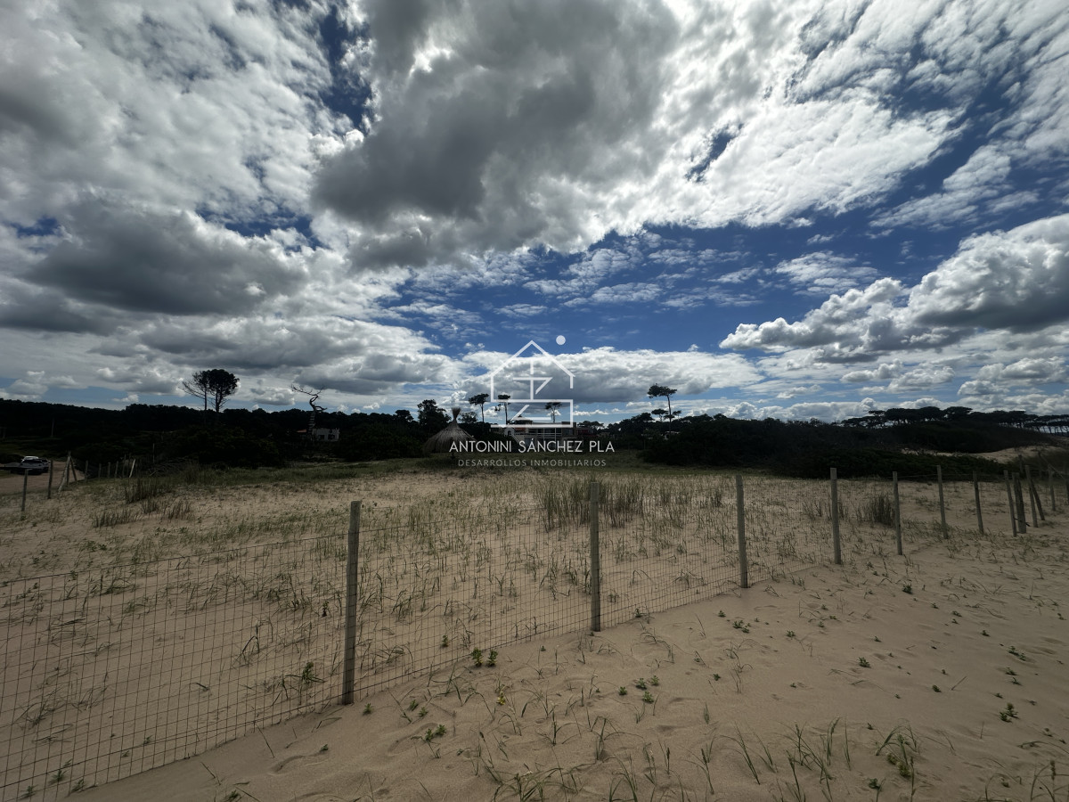 Terreno ID.4086 - Venta en exclusiva terreno primera línea al mar 