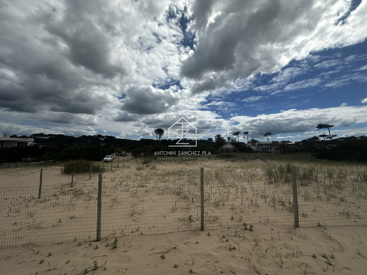 Terreno ID.4086 - Venta en exclusiva terreno primera línea al mar 