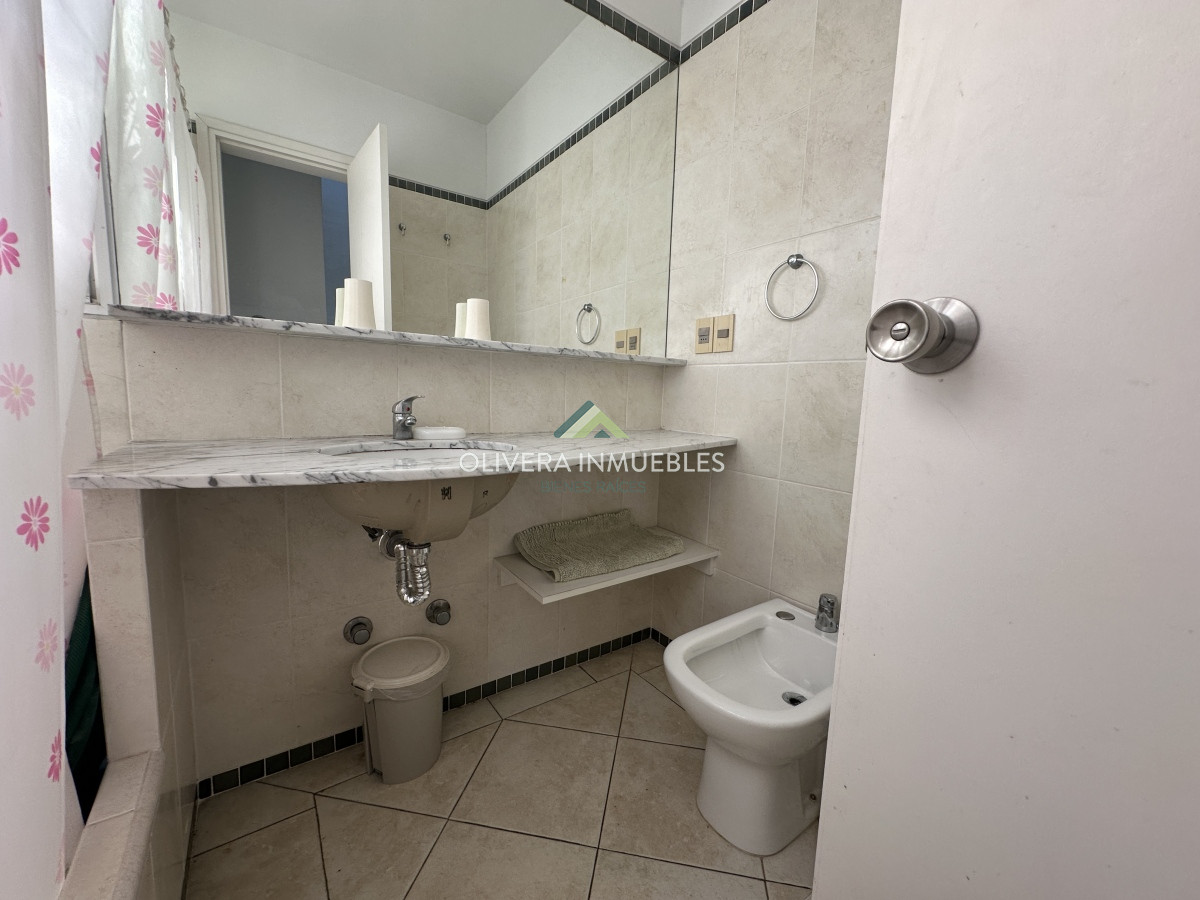 Casa ID.4321 - MUY BUENA CASA  EN ZONA DE TIO TOM