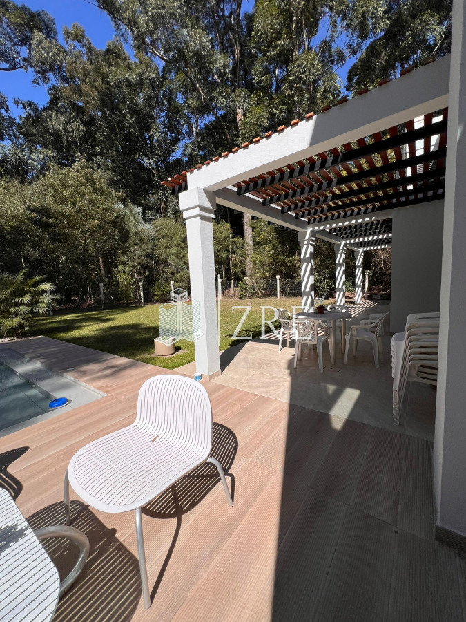 Casa ID.883 - Alquiler temporal casa 5 dormitorios complejo Desing Village