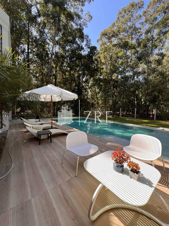 Casa ID.883 - Alquiler temporal casa 5 dormitorios complejo Desing Village