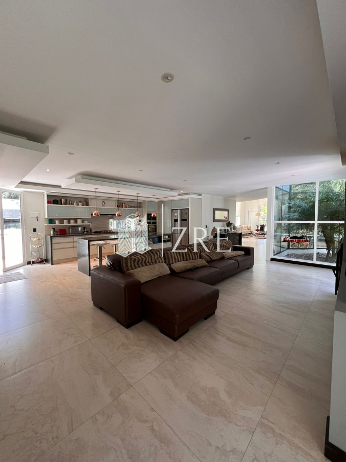 Casa ID.883 - Alquiler temporal casa 5 dormitorios complejo Desing Village