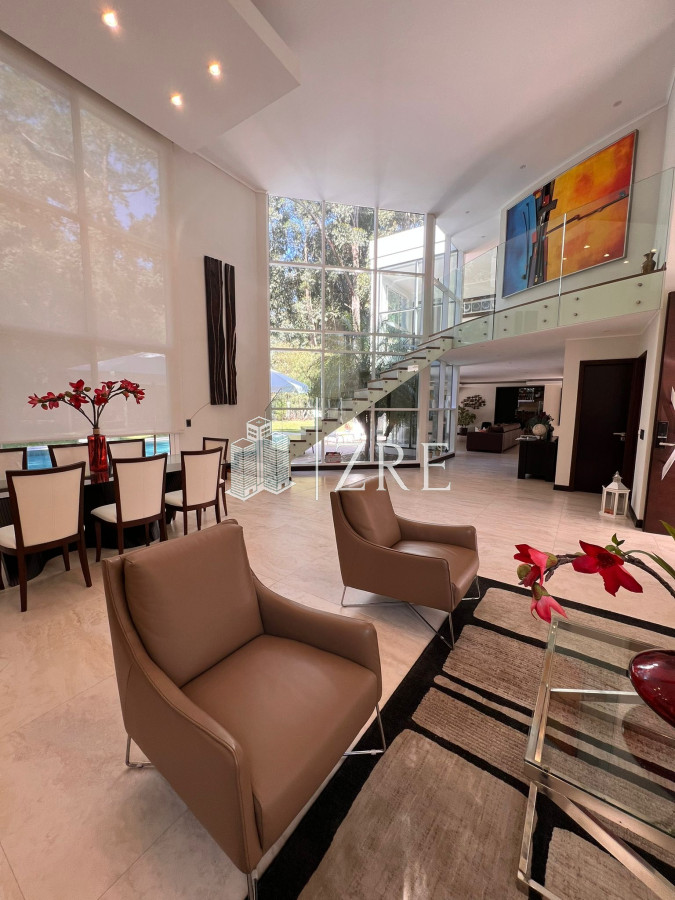 Casa ID.883 - Alquiler temporal casa 5 dormitorios complejo Desing Village