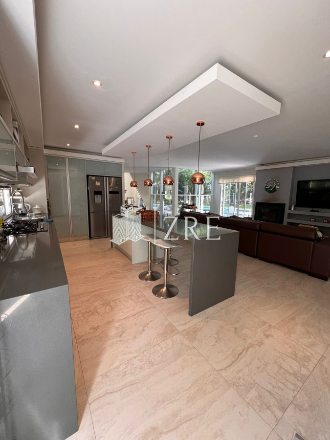 Casa ID.883 - Alquiler temporal casa 5 dormitorios complejo Desing Village