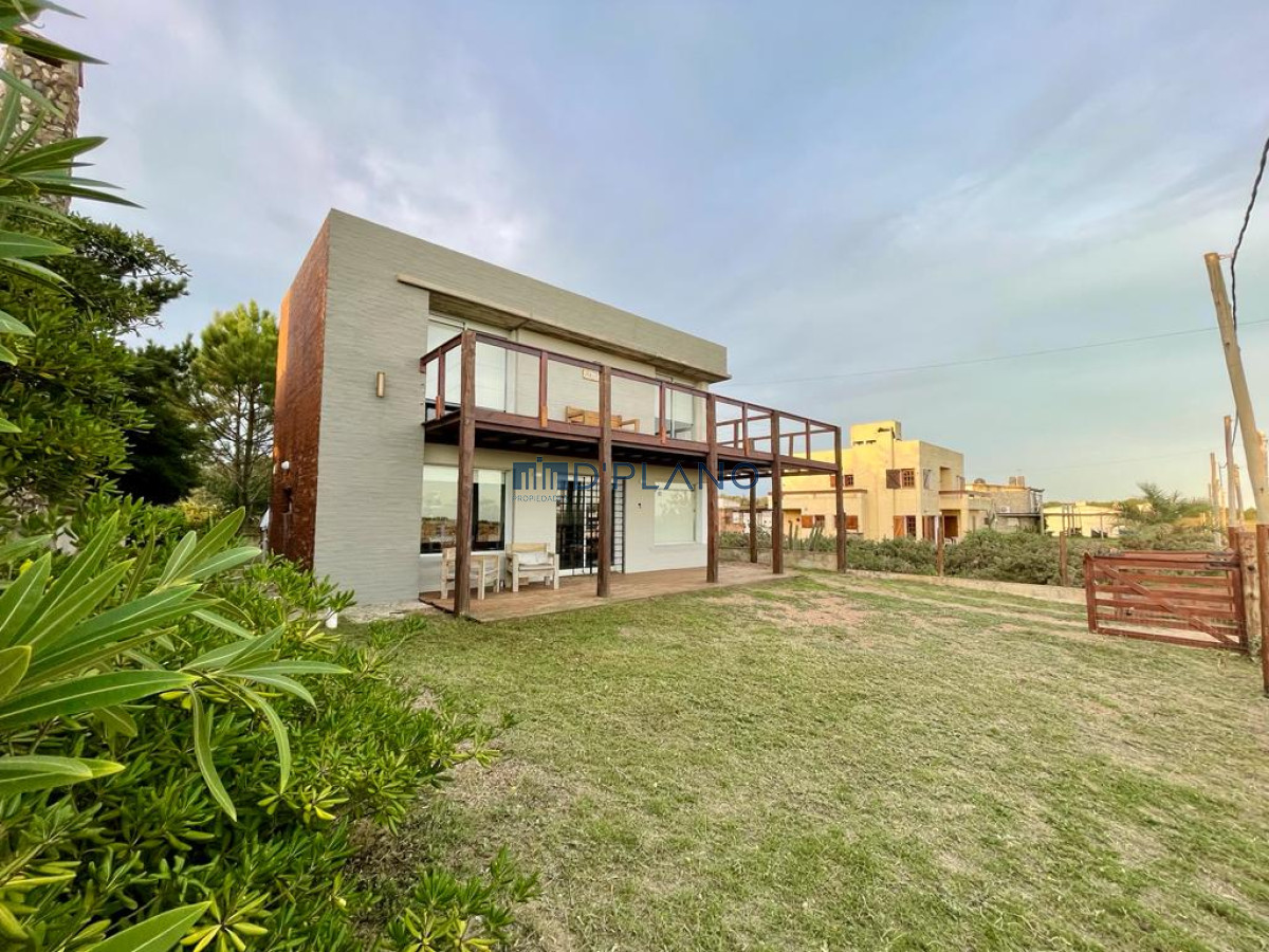 Casa ID.119 - PRIMERA LINEA ESPECTACULAR CASA