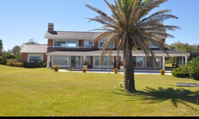 Hermosa casa en primra linea del mar, playa solanasCasa en Solanas - Punta Ballena