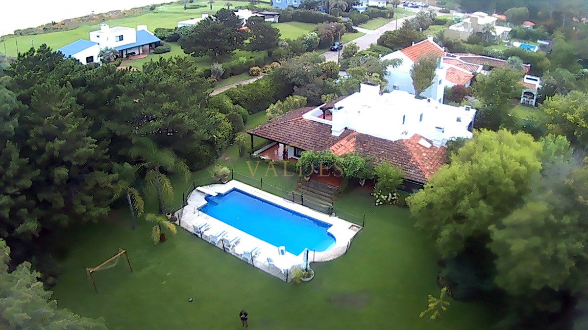 Casa ID.5185 - Casa en Venta Solanas, Punta Ballena, segunda línea al mar 