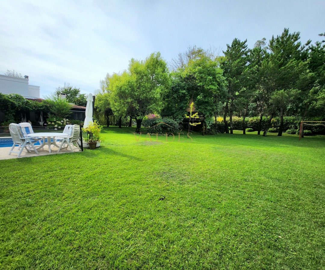 Casa ID.5185 - Casa en Venta Solanas, Punta Ballena, segunda línea al mar 