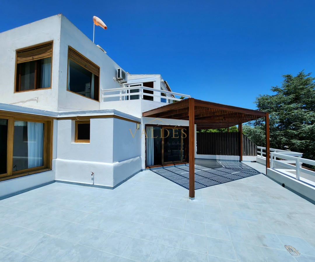 Casa ID.5186 - Venta casa tipo posada de 9 apartamentos. Punta Ballena 