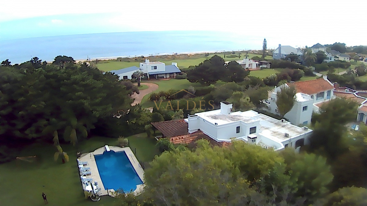 Casa ID.5185 - Casa en Venta Solanas, Punta Ballena, segunda línea al mar 