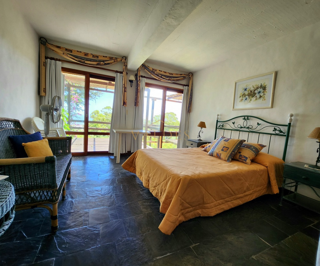 Casa ID.5186 - Venta casa tipo posada de 9 apartamentos. Punta Ballena 