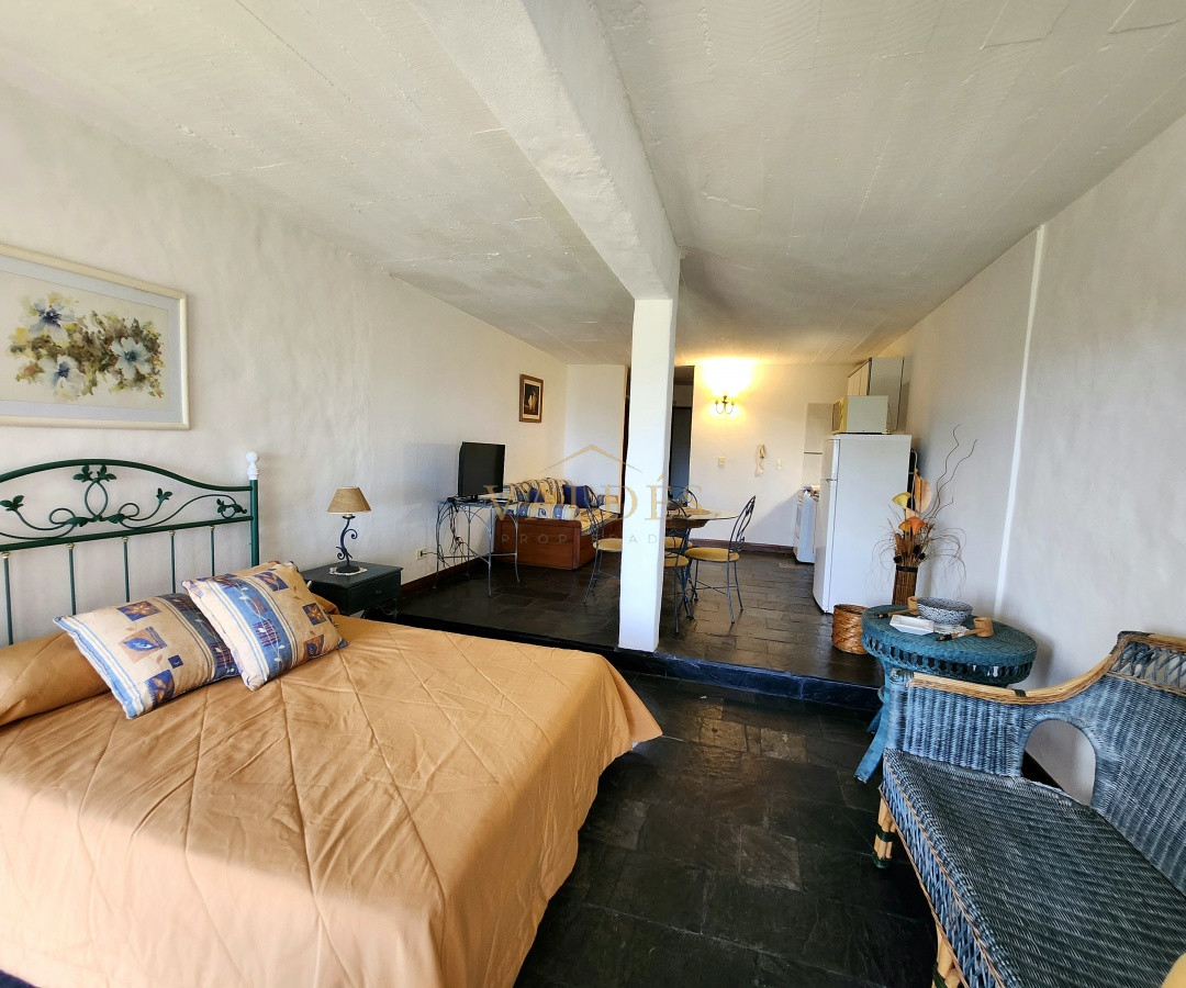 Casa ID.5186 - Venta casa tipo posada de 9 apartamentos. Punta Ballena 