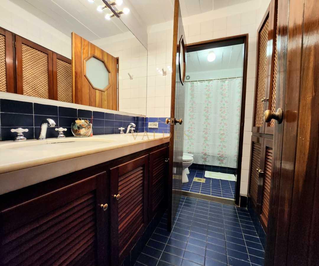 Casa ID.5186 - Venta casa tipo posada de 9 apartamentos. Punta Ballena 