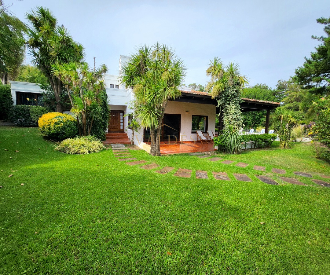 Casa ID.5185 - Casa en Venta Solanas, Punta Ballena, segunda línea al mar 