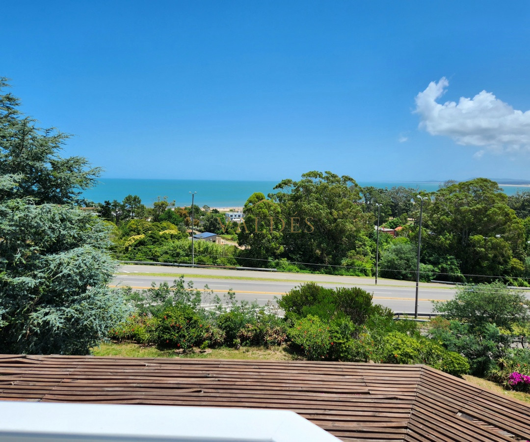 Casa ID.5186 - Venta casa tipo posada de 9 apartamentos. Punta Ballena 
