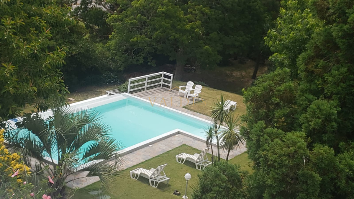 Casa ID.5186 - Venta casa tipo posada de 9 apartamentos. Punta Ballena 