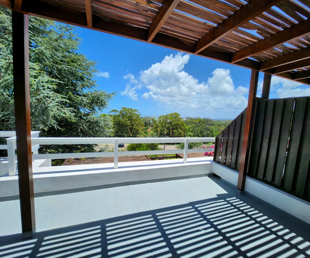 Casa ID.5186 - Venta casa tipo posada de 9 apartamentos. Punta Ballena 