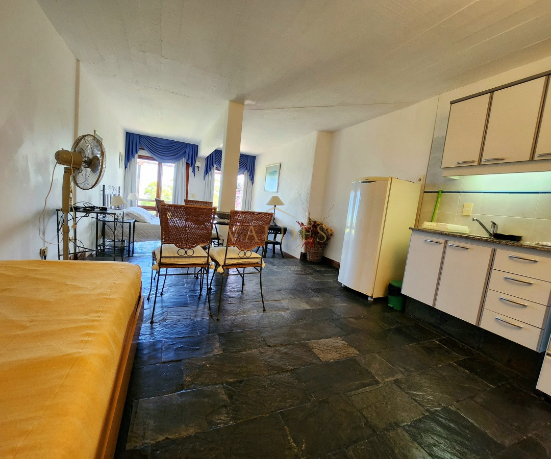 Casa ID.5186 - Venta casa tipo posada de 9 apartamentos. Punta Ballena 