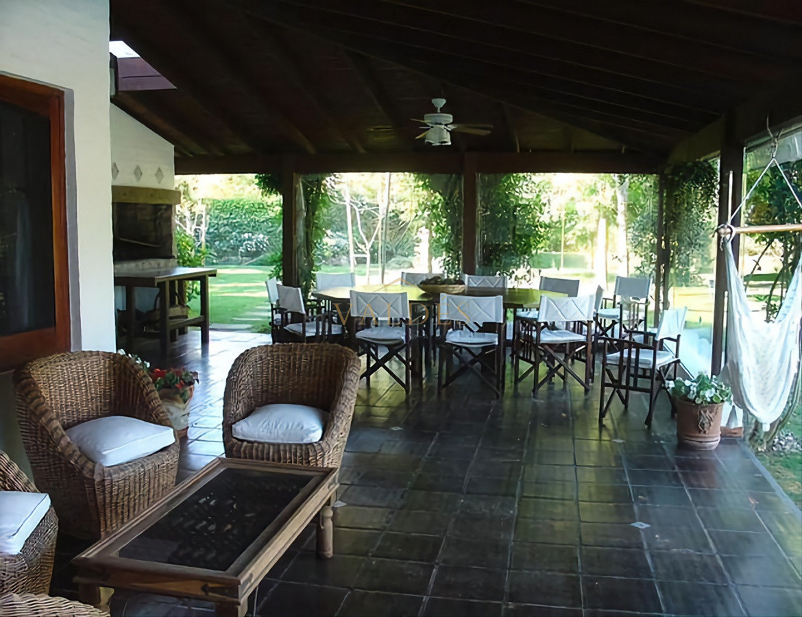 Casa ID.5185 - Casa en Venta Solanas, Punta Ballena, segunda línea al mar 