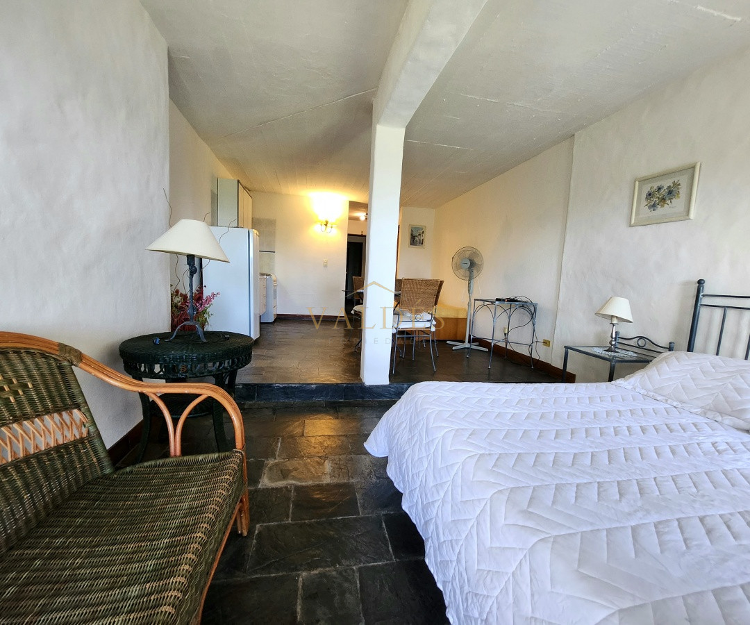 Casa ID.5186 - Venta casa tipo posada de 9 apartamentos. Punta Ballena 