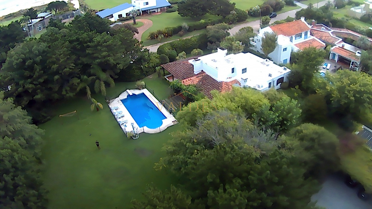 Casa ID.5185 - Casa en Venta Solanas, Punta Ballena, segunda línea al mar 