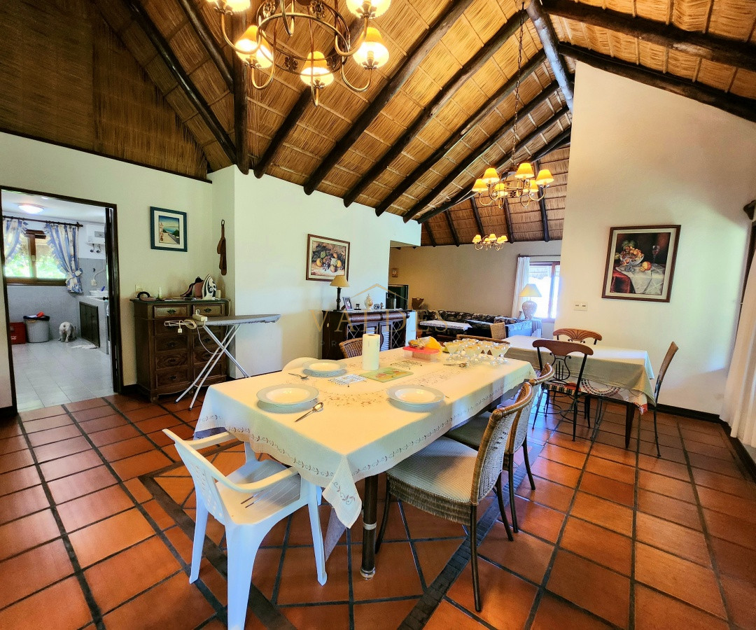 Casa ID.5186 - Venta casa tipo posada de 9 apartamentos. Punta Ballena 