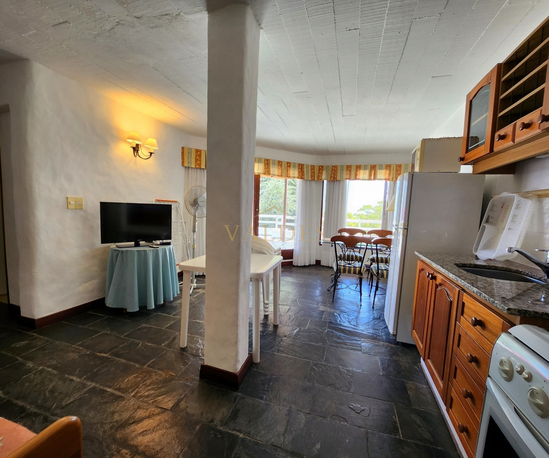 Casa ID.5186 - Venta casa tipo posada de 9 apartamentos. Punta Ballena 